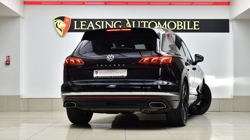 Second-hand VW Touareg Atmosphere 286 CP (210 kW) 2018 Negru SUV