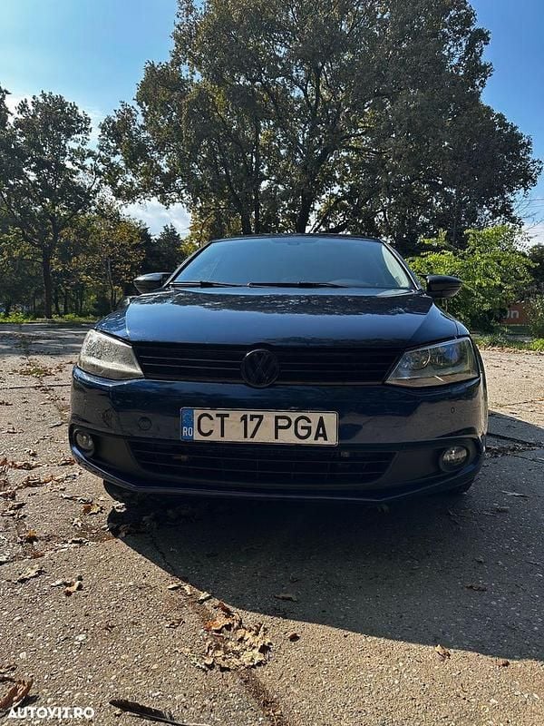 Culoarealbastru Utilizat 2013 VW Jetta Match Berlinǎ | 7.100 EUR (Preț OK) - Imagine 1/4