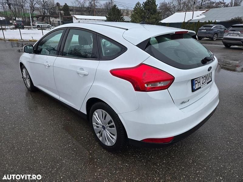 Second-hand Ford Focus 150 CP (110 kW) 2017 Culoarealb Hatchback