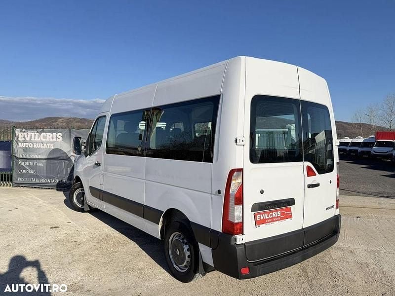 Second-hand Renault Master 149 CP (109 kW) 2021 Culoarealb Monovolum