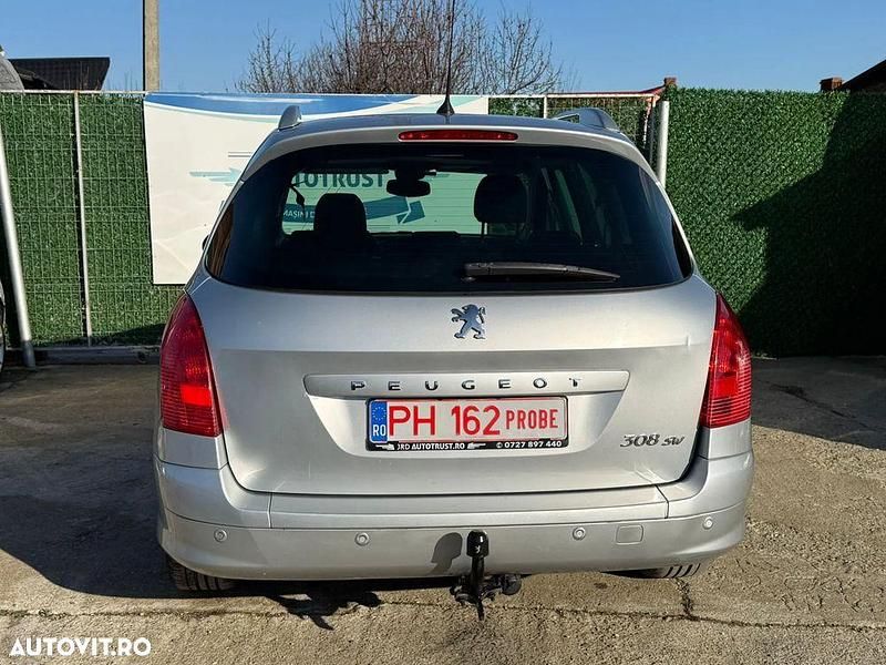 Second-hand Peugeot 308 Family 120 CP (88 kW) 2008 Culoareargint Break