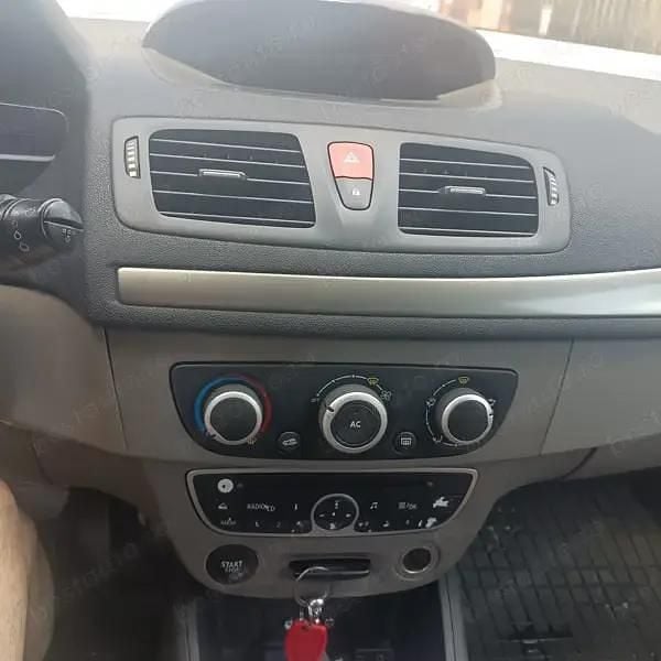 Gri Utilizat 2010 Renault Mégane III Break | 3.100 EUR (Preț OK) - Imagine 1/4