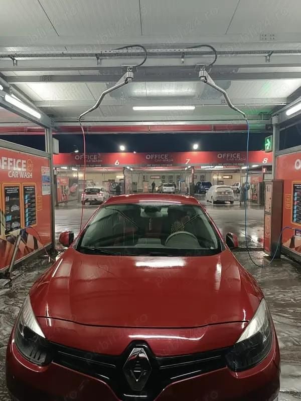 Rosu Utilizat 2014 Renault Fluence Berlinǎ | 7.800 EUR - Imagine 1/3