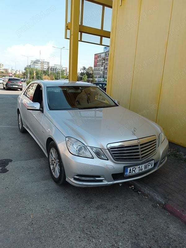Second-hand Mercedes E200 136 CP (100 kW) 2011 Argintiu Berlinǎ