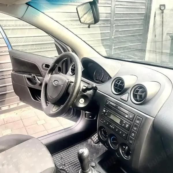 Utilizat 2005 Ford Fiesta Hatchback | 1.150 EUR (Preț OK) - Imagine 1/4