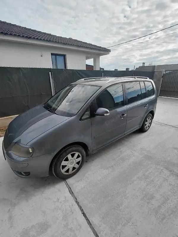 Second-hand VW Touran 140 CP (102 kW) 2006 Gri Monovolum