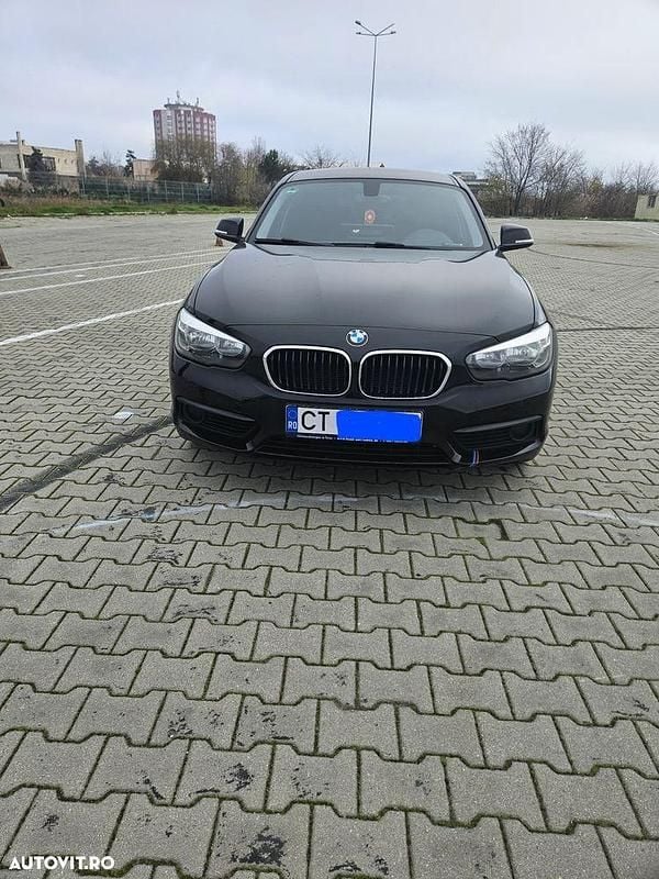Culoarenegru Second-hand 2019 BMW 118 Comfort Edition Hatchback | 11.000 EUR (Preț OK) - Imagine 1/4