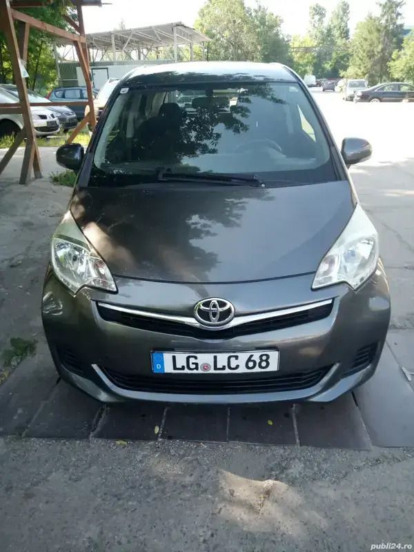 Utilizat 2013 Toyota Verso-S Monovolum | 4.490 EUR - Imagine 1/4