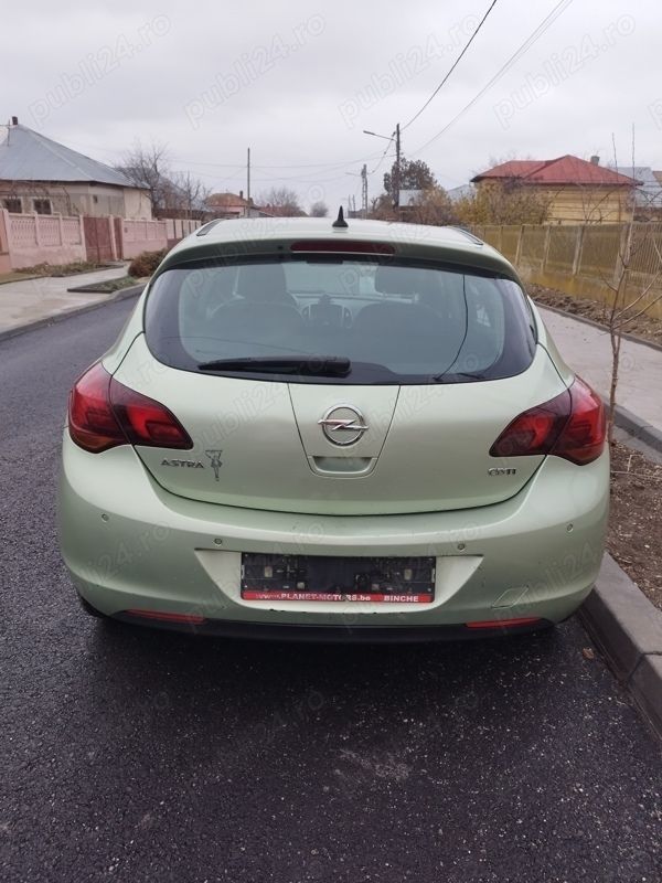 Second-hand Opel Astra 110 CP (80 kW) 2011 Berlinǎ