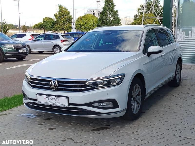Culoarealb Utilizat 2021 VW Passat Elegance Break | 22.500 EUR (Scump) - Imagine 1/4