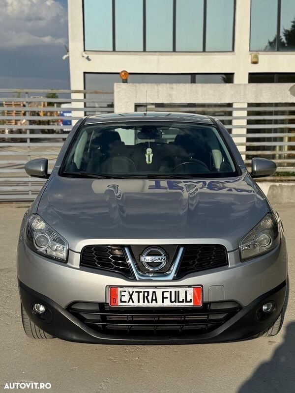 Gri Utilizat 2010 Nissan Qashqai Tekna SUV | 5.990 EUR (Preț OK) - Imagine 1/4