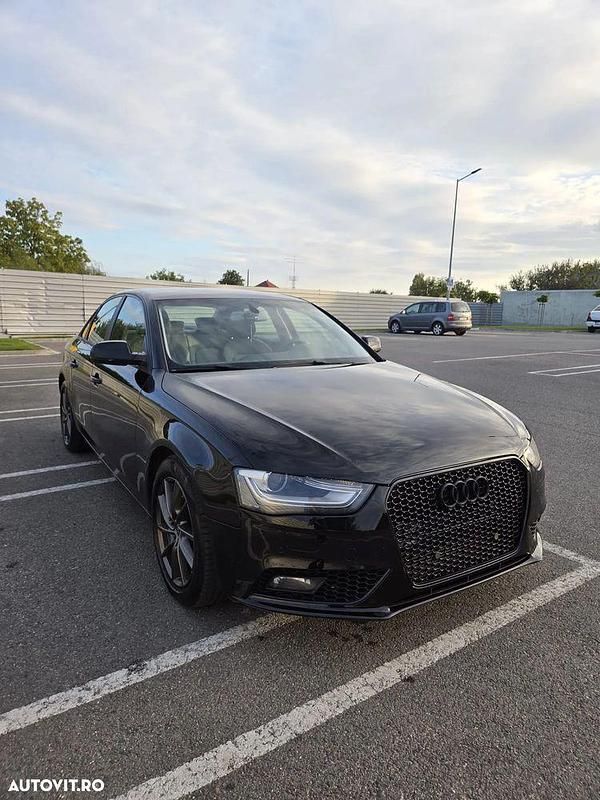 Second-hand Audi A4 S-Line 143 CP (105 kW) 2013 Culoarenegru Berlinǎ