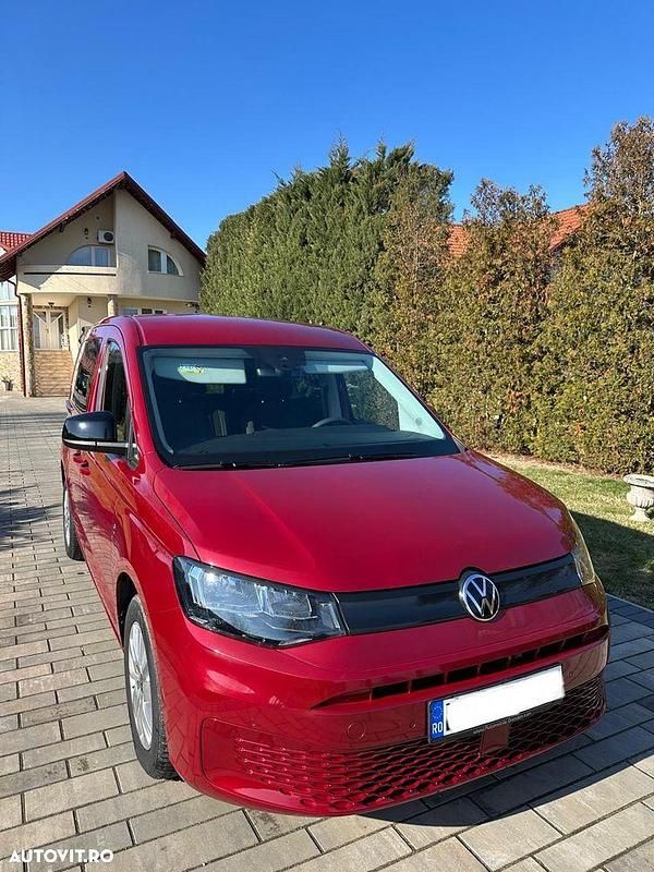 Second-hand VW Caddy 102 CP (75 kW) 2024 Culoarerosu Monovolum