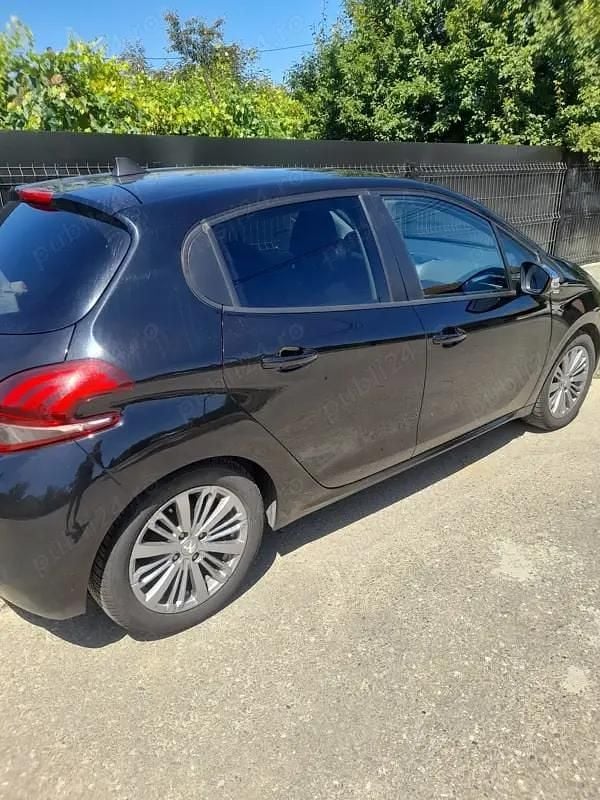 Second-hand Peugeot 208 2016 Hatchback