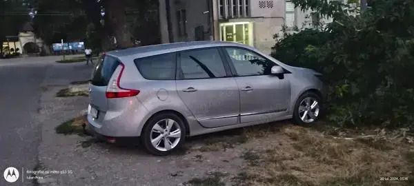 Utilizat 2012 Renault Grand Scénic III Monovolum | 4.000 EUR - Imagine 1/4