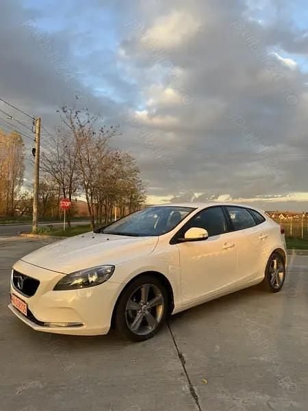 Second-hand Volvo V40 120 CP (88 kW) 2016 Hatchback
