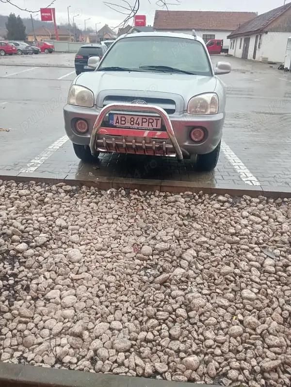 Second-hand Hyundai Santa Fe 138 CP (101 kW) 2005 Argintiu SUV