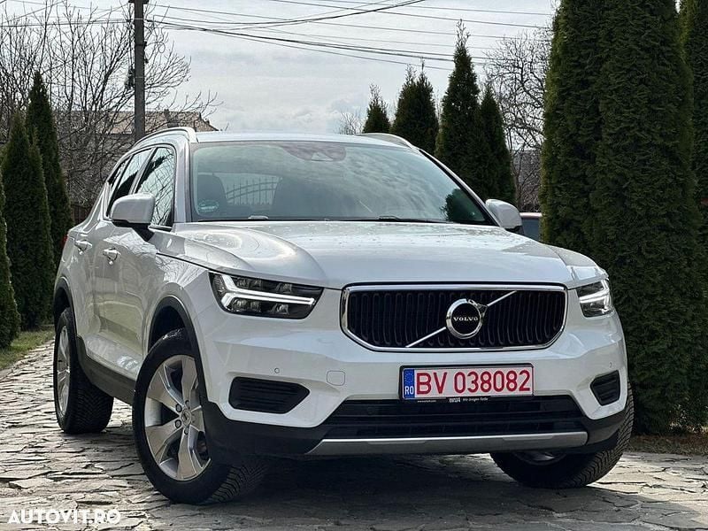 Alb Utilizat 2022 Volvo XC40 Momentum SUV | 19.700 EUR - Imagine 1/4
