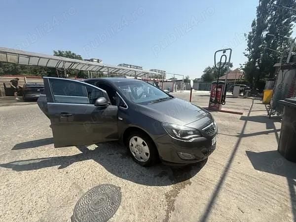 Second-hand Opel Astra 160 CP (117 kW) 2011