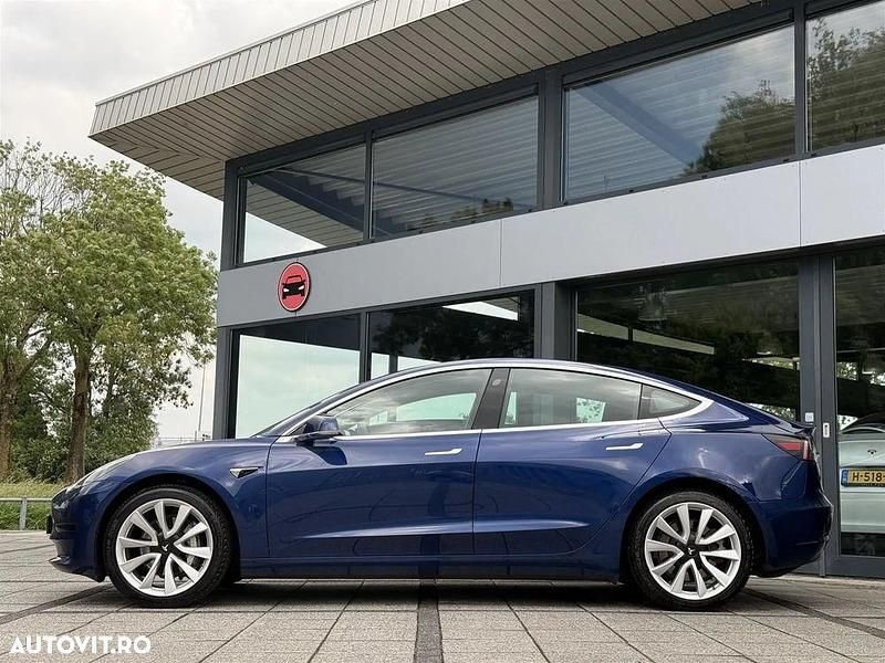 Second-hand Tesla Model 3 Standard Range 239 kW (325 CP) 2020 Culoarealbastru Berlinǎ