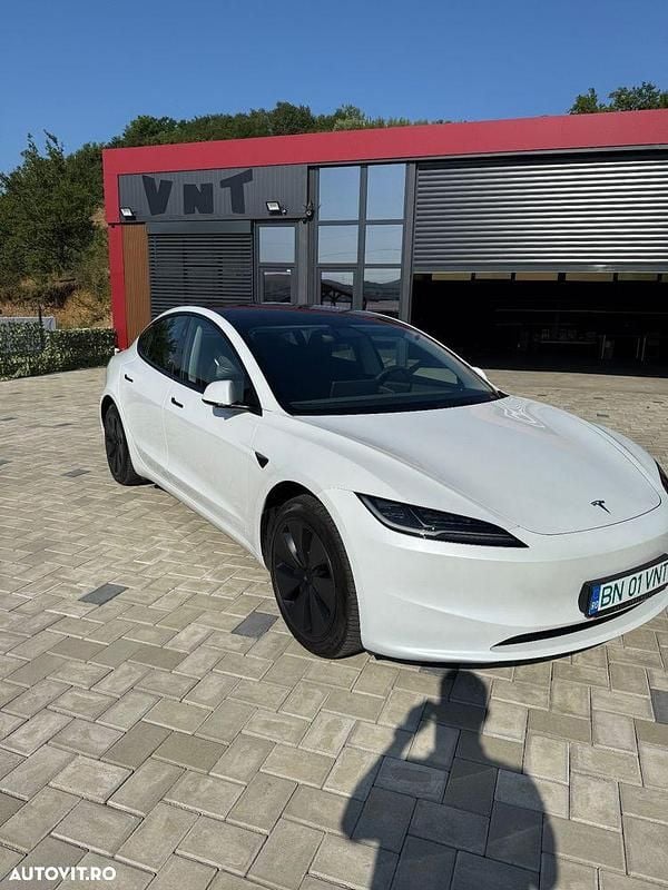 Culoarealb Utilizat 2024 Tesla Model 3 Berlinǎ | 33.250 EUR (Preț OK) - Imagine 1/4