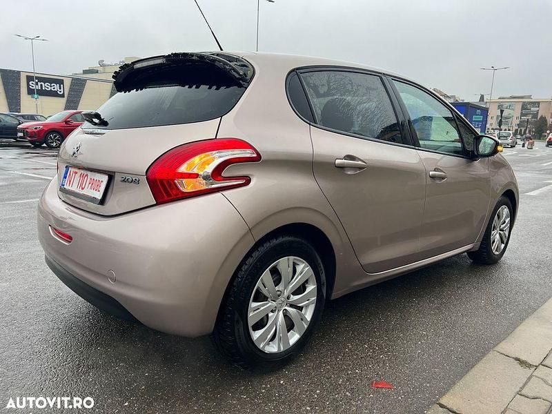 Second-hand Peugeot 208 Active 95 CP (69 kW) 2012 Culoaregalbeuriu Hatchback