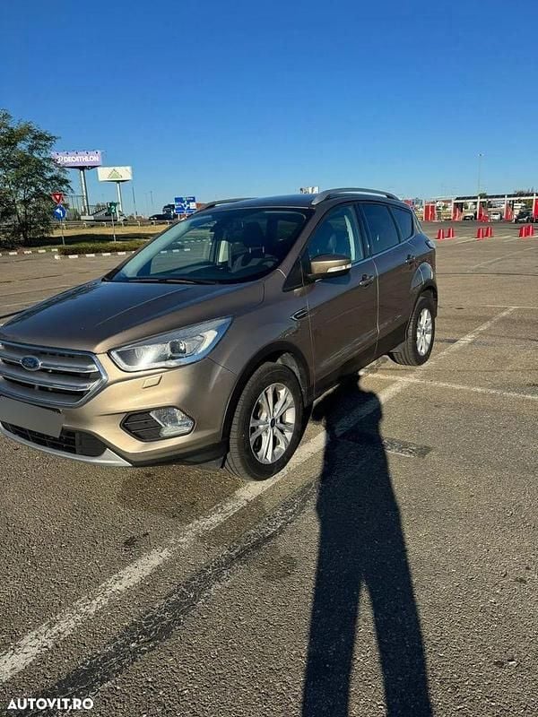 Culoaregri Utilizat 2019 Ford Kuga Titanium SUV | 12.400 EUR (Super Preț) - Imagine 1/4
