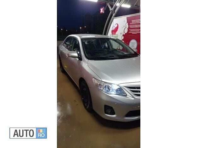 Second-hand Toyota Corolla 136 CP (100 kW) 2011 Argintiu Berlinǎ