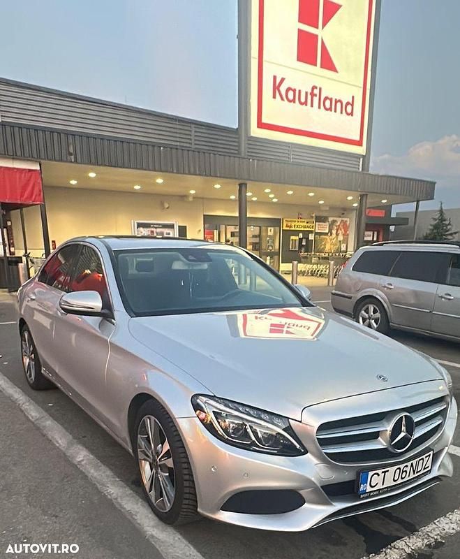 Second-hand Mercedes C180 156 CP (114 kW) 2018 Culoareargint Berlinǎ