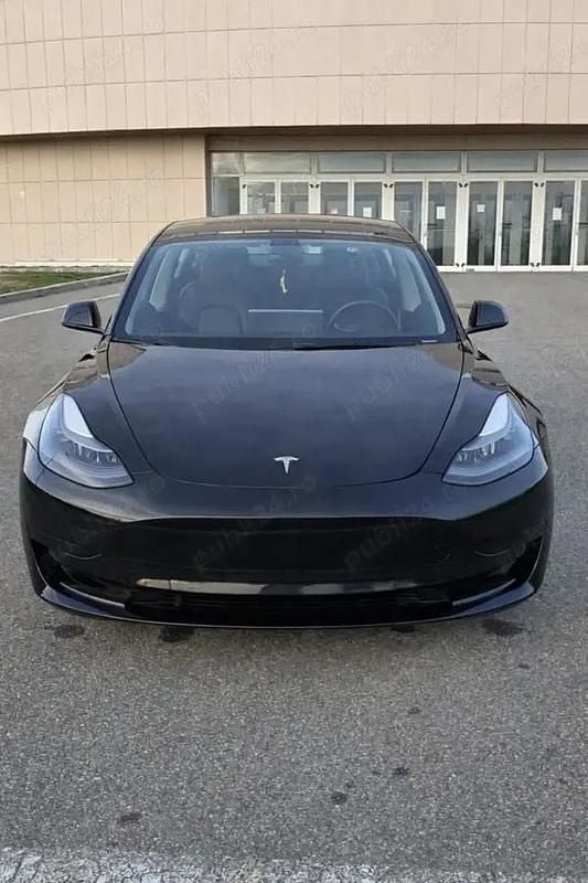 Second-hand Tesla Model 3 Standard Range 239 kW (325 CP) 2023 Berlinǎ