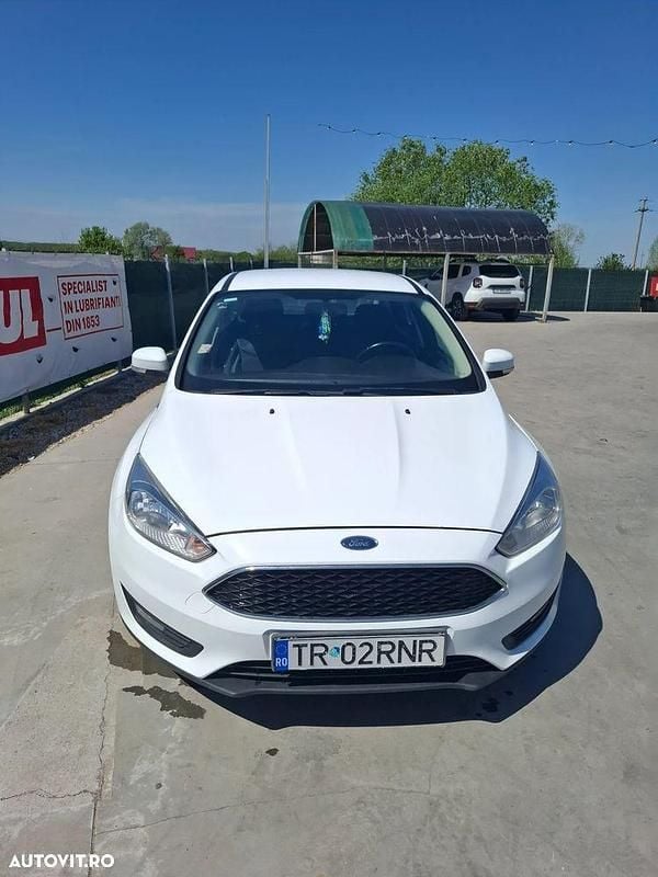 Second-hand Ford Focus Trend 100 CP (73 kW) 2017 Culoarealb Berlinǎ