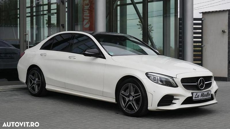 Second-hand Mercedes C300 AMG line 245 CP (180 kW) 2019 Culoarealb Berlinǎ