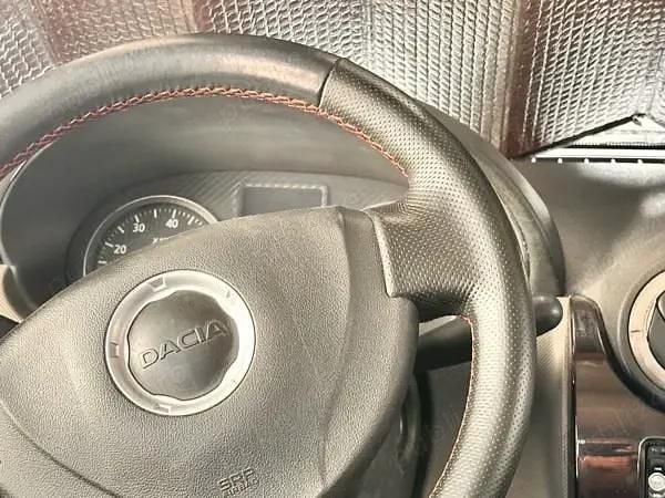 Second-hand Dacia Logan 75 CP (55 kW) 2011 Rosu Berlinǎ