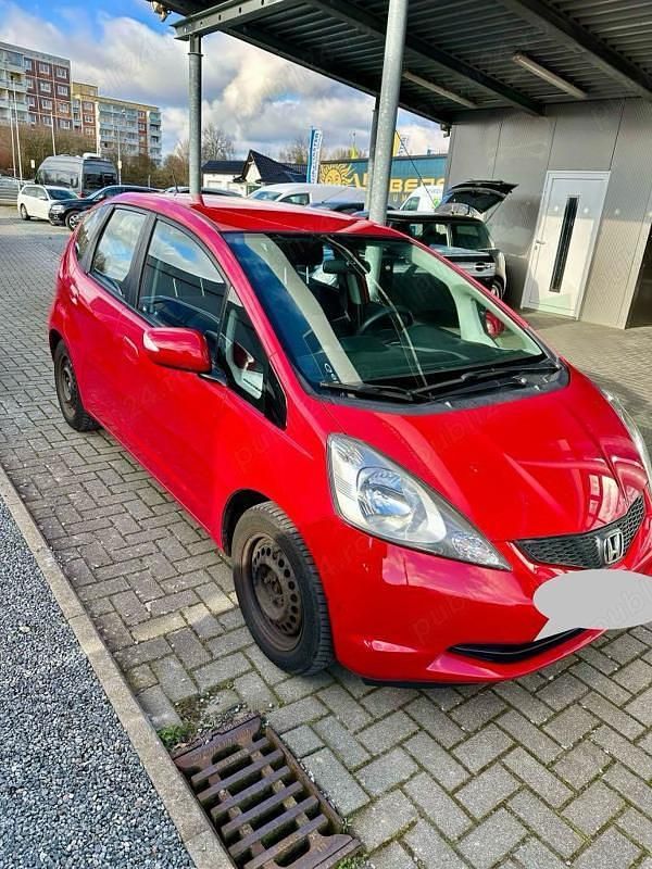 Second-hand Honda Jazz 73 CP (53 kW) 2009 Rosu Hatchback