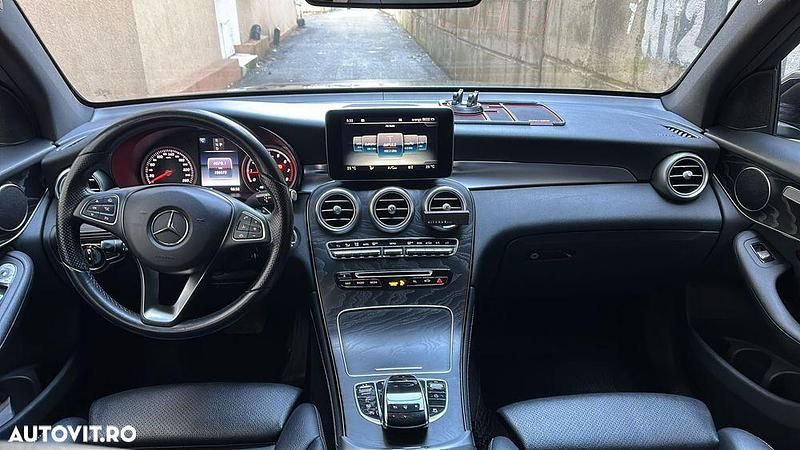 Second-hand Mercedes GLC250 211 CP (155 kW) 2015 Culoarenegru SUV