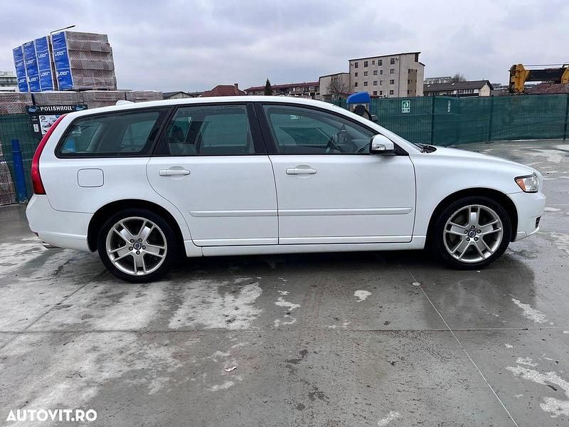 Second-hand Volvo V50 180 CP (132 kW) 2010 Culoarealb Break