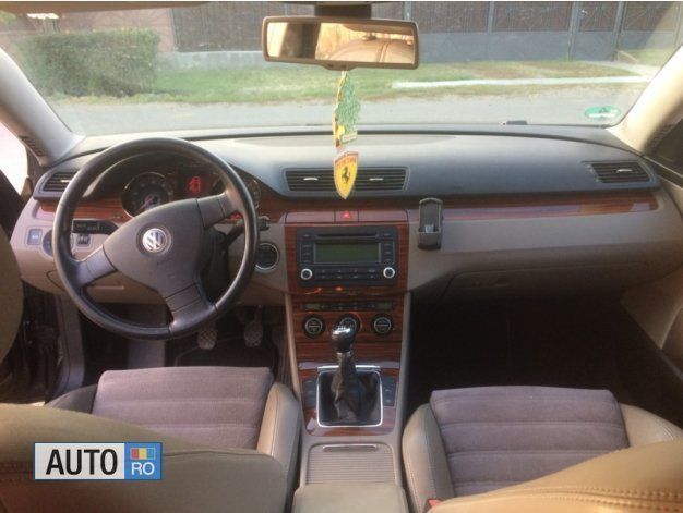 Second-hand VW Passat 116 CP (85 kW) 2006 Maro Berlinǎ