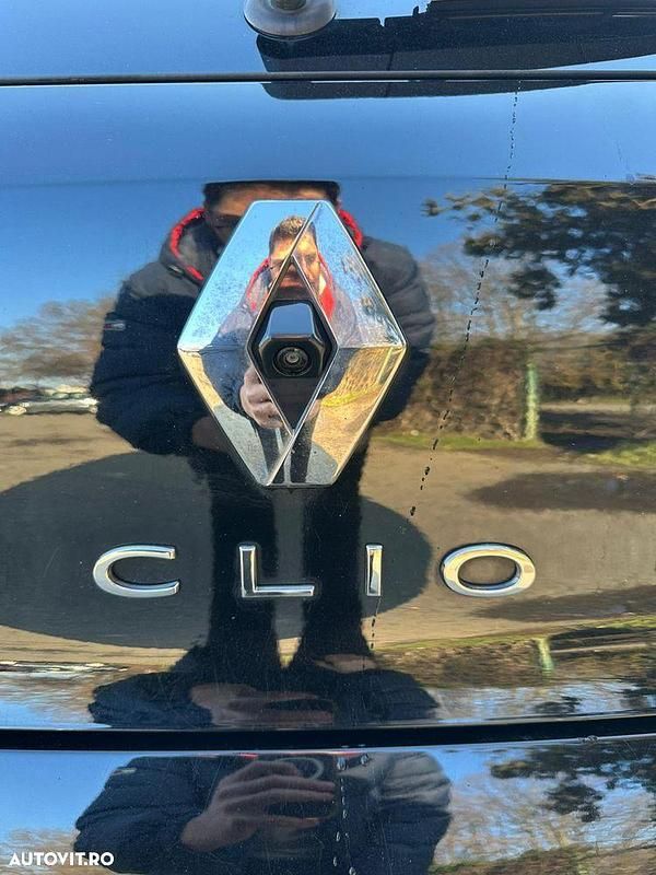 Second-hand Renault Clio V Techno 100 CP (73 kW) 2022 Culoarenegru Hatchback