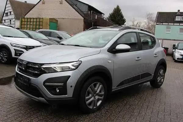 Gri Utilizat 2022 Dacia Sandero Stepway Hatchback | 16.480 EUR - Imagine 1/4