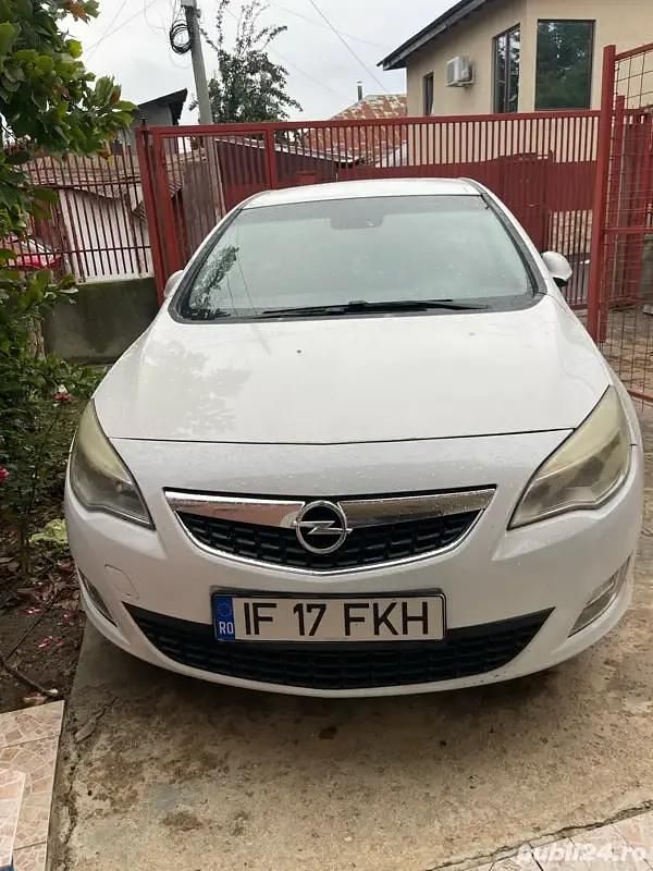 Utilizat 2011 Opel Astra | 2.000 EUR (Preț bun) - Imagine 1/2