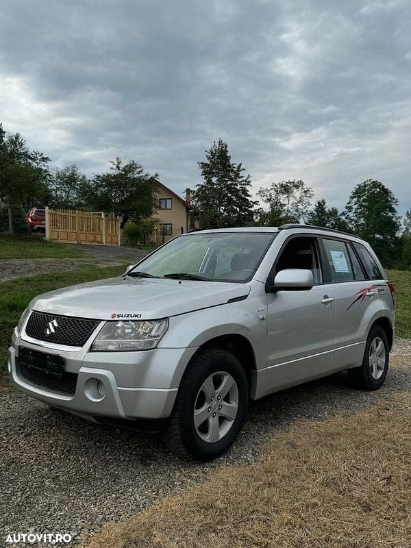 Culoareargint Utilizat 2008 Suzuki Grand Vitara Comfort SUV | 5.200 EUR (Preț OK) - Imagine 1/4