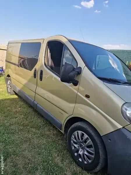 Auriu Utilizat 2004 Opel Vivaro Van | 3.750 EUR (Preț OK) - Imagine 1/4