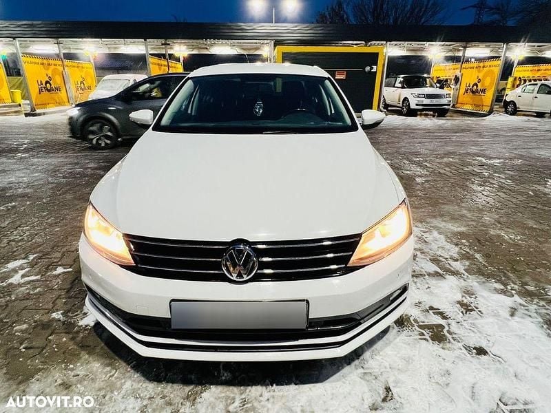 Second-hand VW Jetta Trendline 110 CP (80 kW) 2015 Culoarealb Berlinǎ
