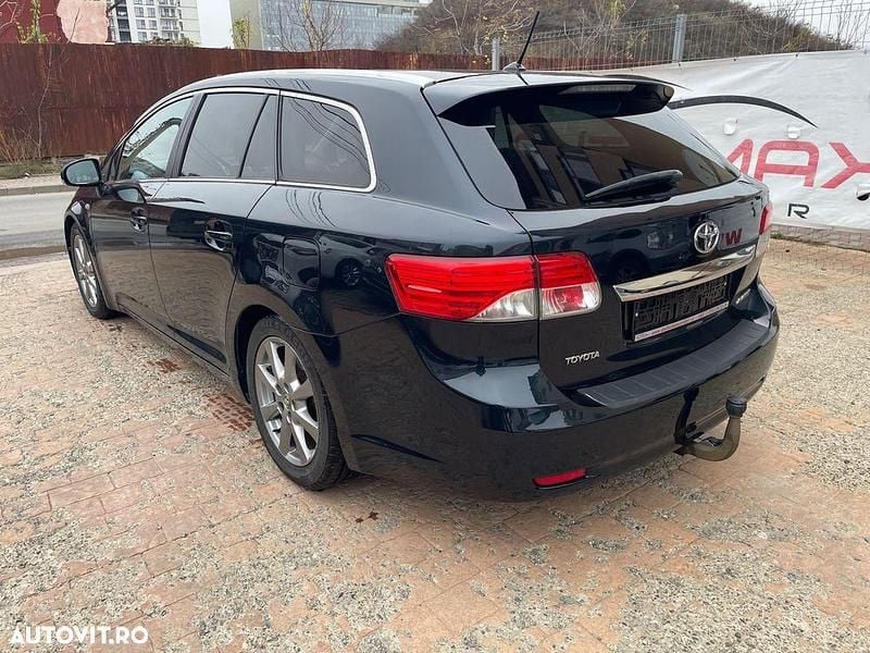 Second-hand Toyota Avensis Sol 177 CP (130 kW) 2012 Culoarealbastru Break