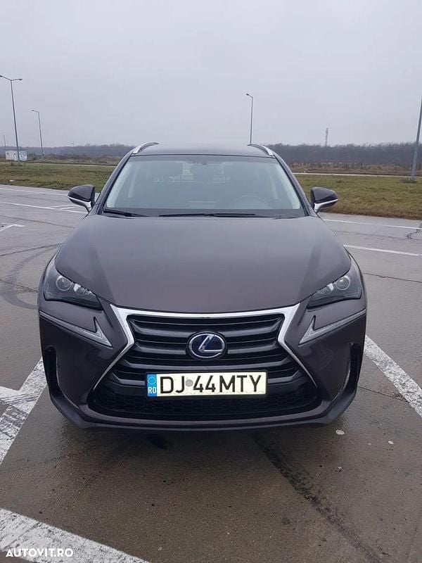 Culoaremaro Utilizat 2015 Lexus NX300h Luxury Line SUV | 20.950 EUR (Preț OK) - Imagine 1/4
