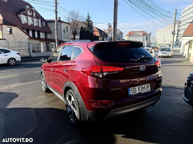 Second-hand Hyundai Tucson 185 CP (136 kW) 2016 Culoarerosu SUV