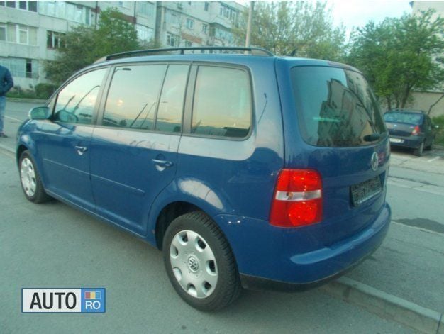 Second-hand VW Touran 140 CP (102 kW) 2006 Albastru Monovolum