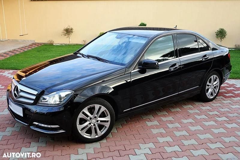 Culoarenegru Utilizat 2013 Mercedes C200 Avantgarde Berlinǎ | 6.750 EUR - Imagine 1/4