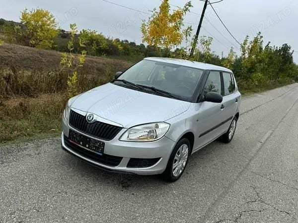 Utilizat 2012 Skoda Fabia Berlinǎ | 2.490 EUR (Preț bun) - Imagine 1/4