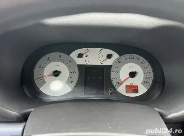 Utilizat 2009 Renault Symbol II Berlinǎ | 3.000 EUR (Preț OK) - Imagine 1/4